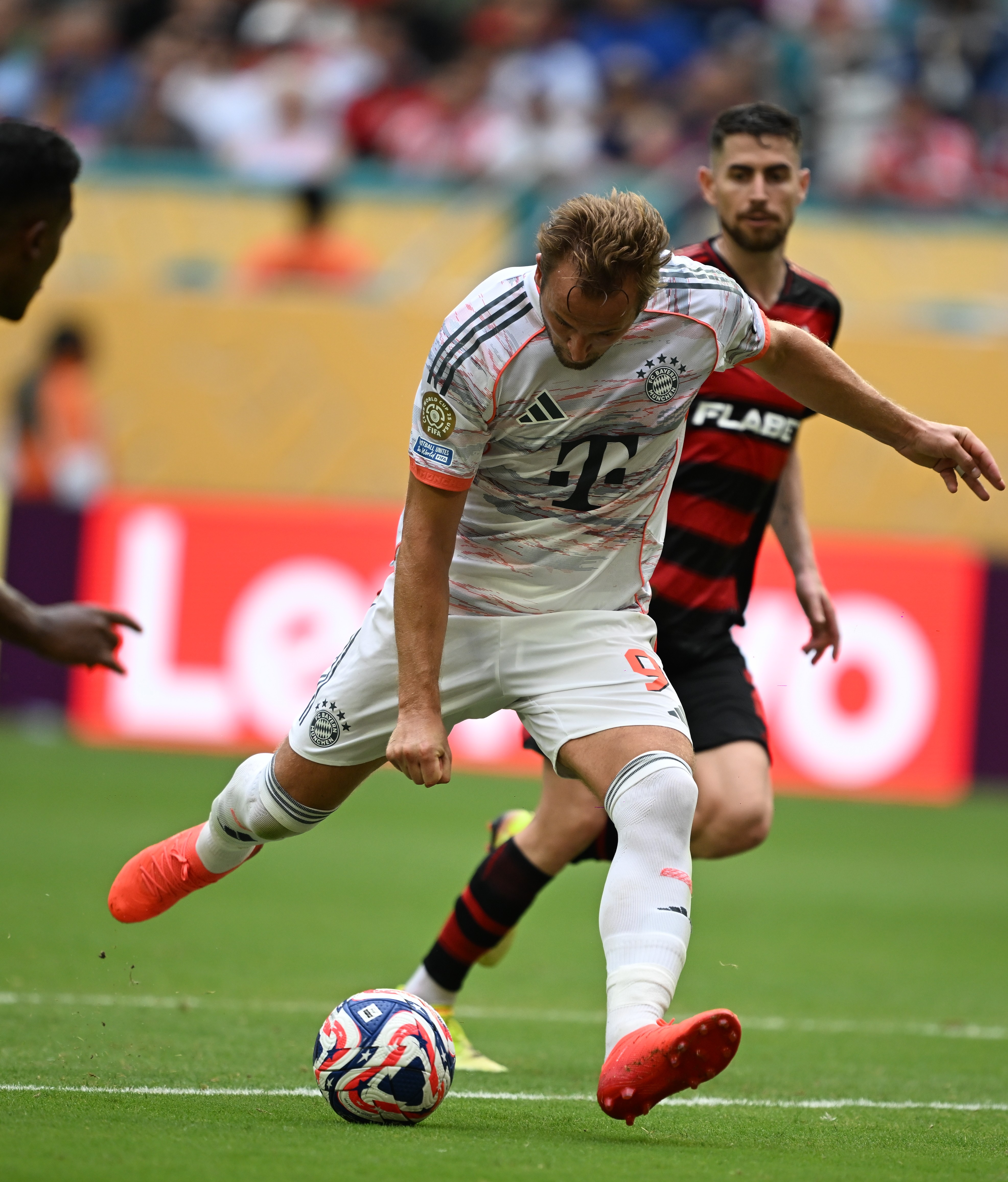 拜仁慕尼黑连入四球，轻取对手晋级